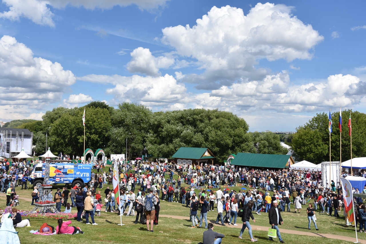 Открытки лето продолжается. Московский сабантуй 2022. День сюрпризов 2 июля. День спортивного журналиста поздравления. Международный день спортивного журналиста 2 июля.